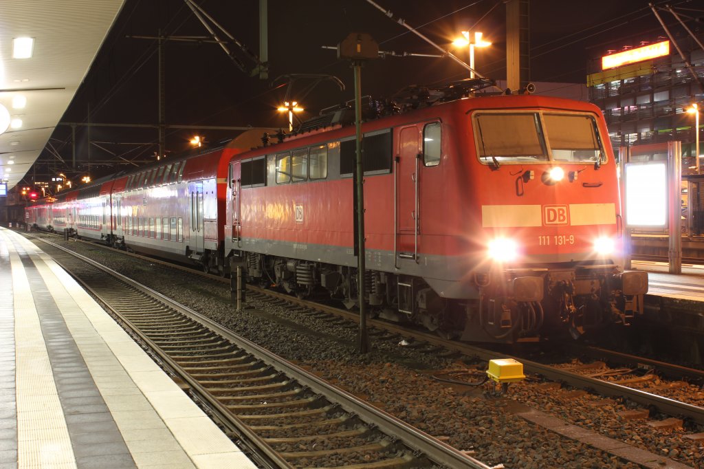 111 131-9 wartet in Bielefeld auf die Abfahrt nach Braunschweig. 06.01.2013.