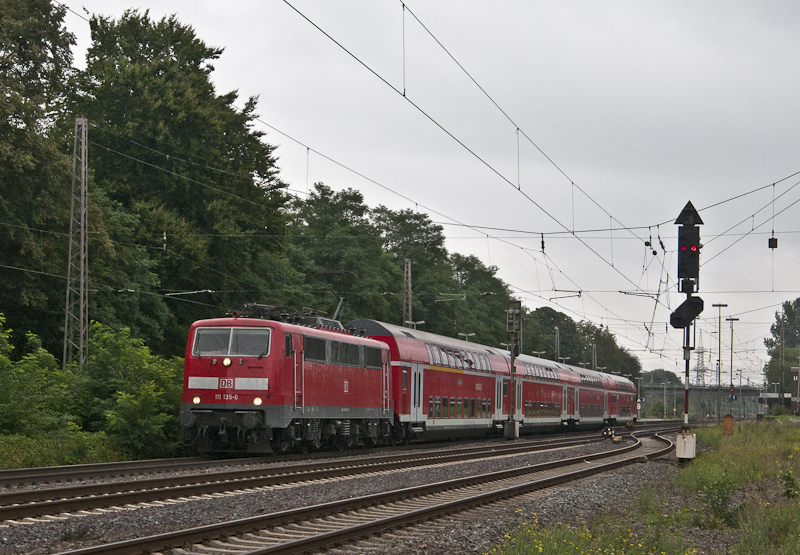111 135-0 am 17. August 2010 mit RE in Langwedel.