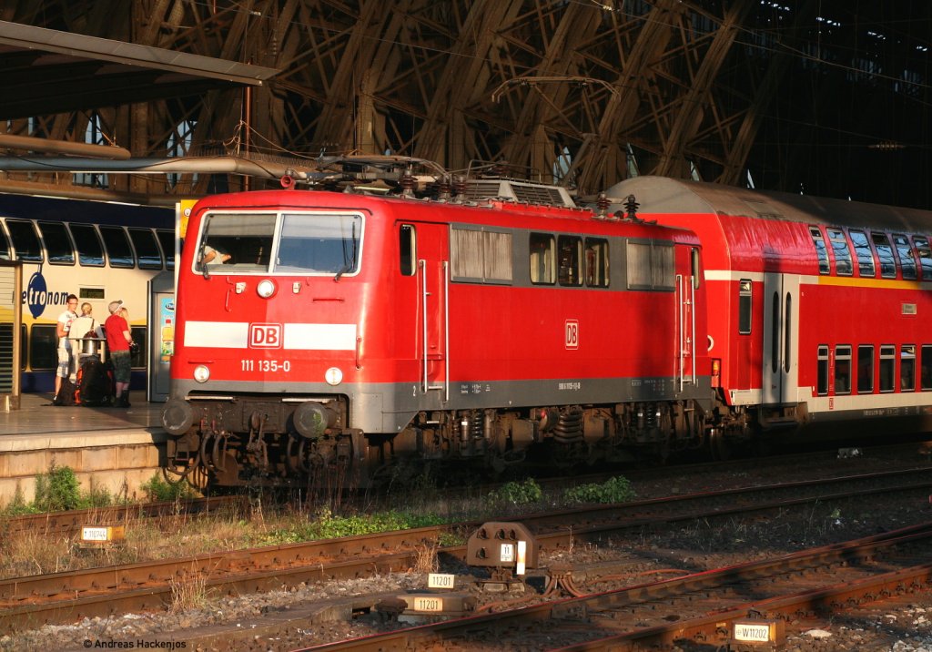 111 135-0 mit der RB 24562 (Verden(Aller)-Bremen-Vegesack) in Bremen Hbf 19.8.10