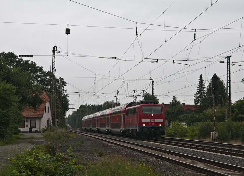 111 137-9 am 17. August 2010 mit Regionalexpress bei Langwedel.