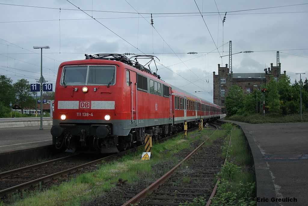 111 138 mit einer RB nach Rothenburg in Minden am 12.05.2012.
