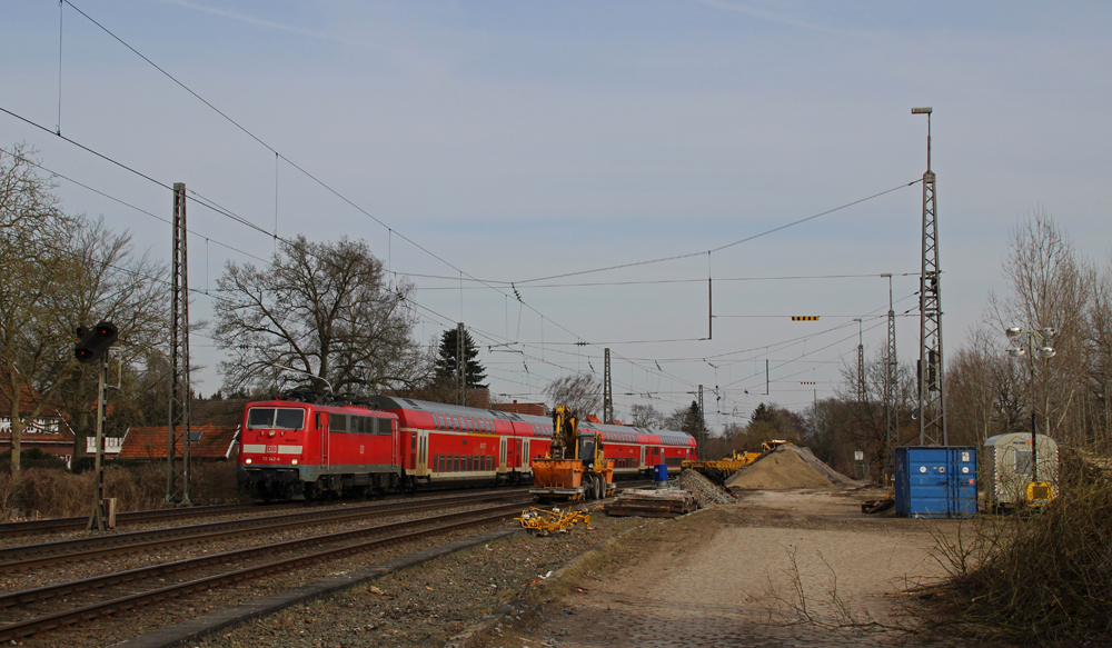 111 142-6 fuhr am 23.03.2013 mit einem RE von Leer nach Mnster, hier in Aschendorf.