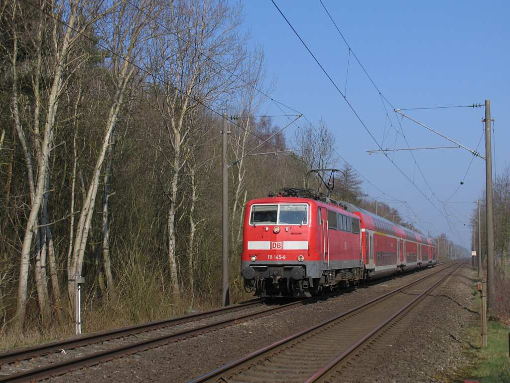 111 145-9 mit RE 14113 Emden Hauptbahnhof-Mnster Hauptbahnhof bei Beckhusen (B 288.003) am 23-3-2012.
