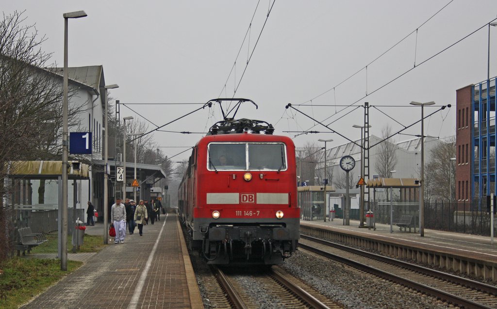 111 146 mit dem RE4 (10418) nach Aachen bei der Einfahrt in Geilenkirchen 7.2.10
