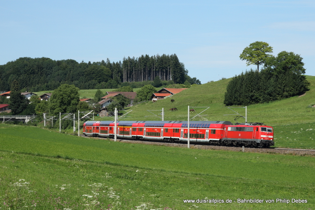 111 148-3 (DB) fhrt am 19. Juli 2012 um 10:15 Uhr mit dem RE 79011 durch Axdorf