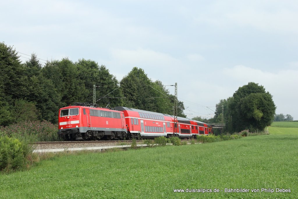 111 148-3 (DB) fhrt am 4. August 2012 um 9:28 Uhr mit einem Regionalexpress durch Ostermnchen