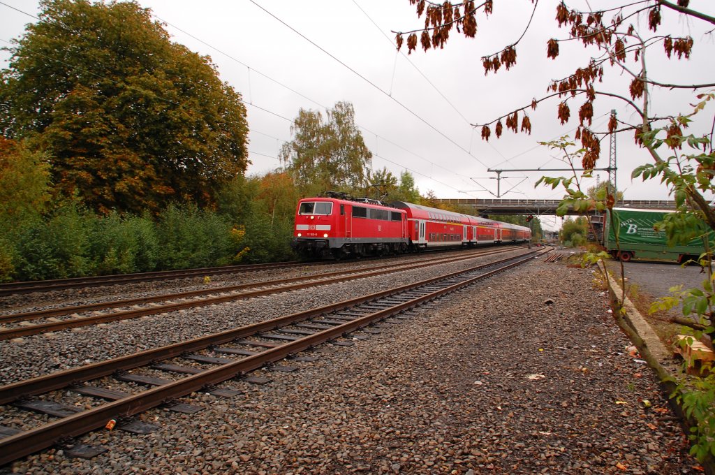 111 150-9 mit einem RE4 Zug nach Aachen in Korschenbroich. 16.10.2010