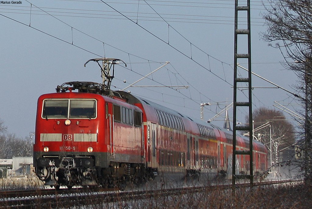111 150 mit dem RE10418 nach Aachen an der ehem. Anrufschranke Geilenkirchen - Gre an den Herrn Lokfhrer! 4.1.2010