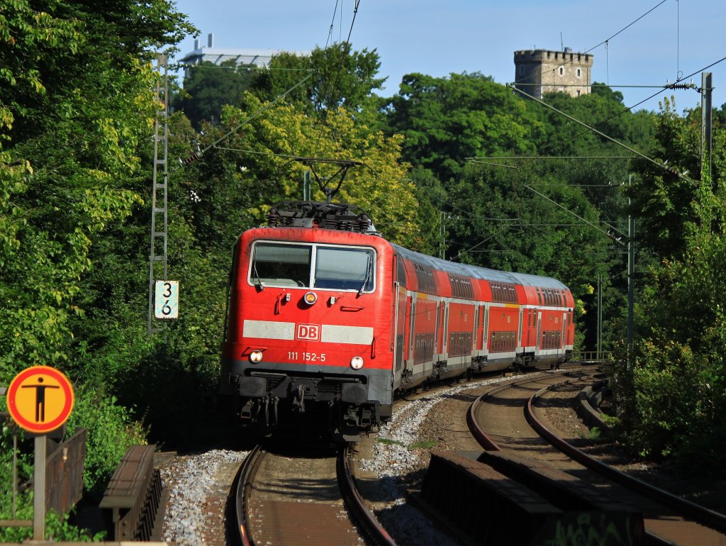 111 152-5 als RE4 am 14.08.2012 auf der KBS 485 bei der Einfahrt in den Haltepunkt Aachen-Schanz.