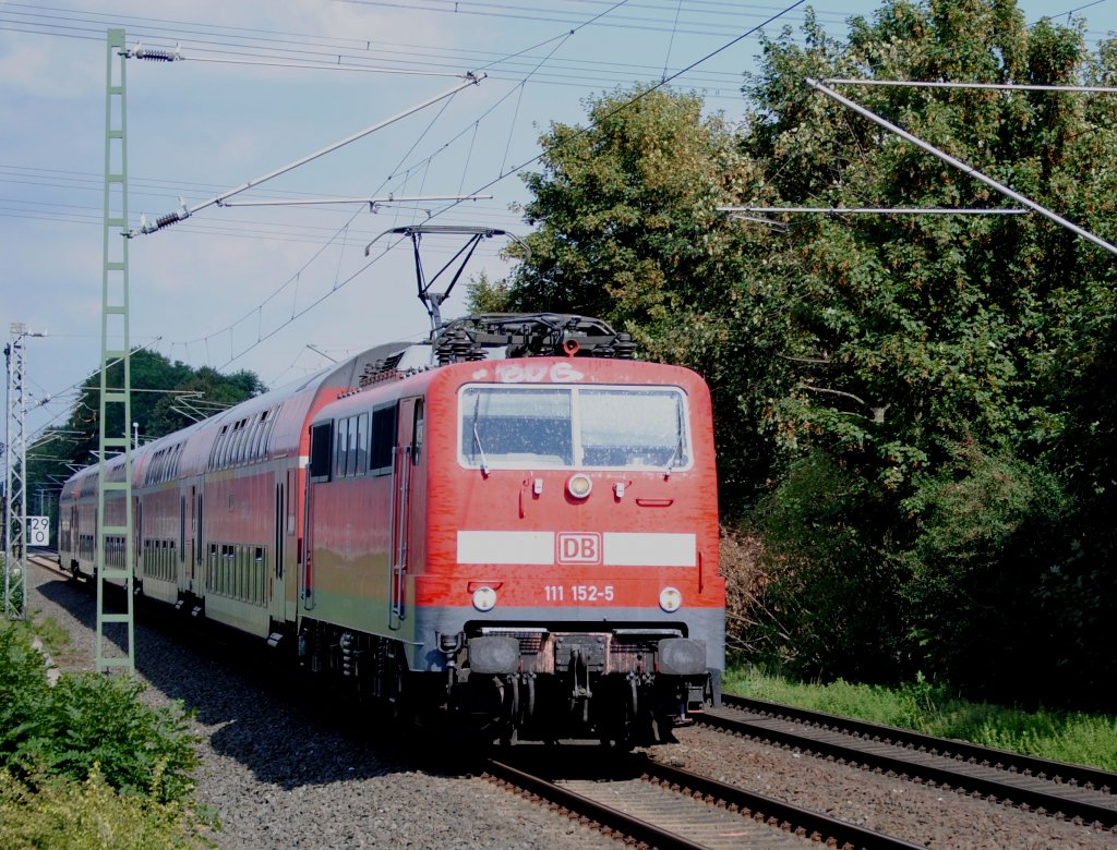 111 152-5 mit Doppelstockwagen der DB Regio auf dem Weg nach Geilenkirchen
am 21.8.2010