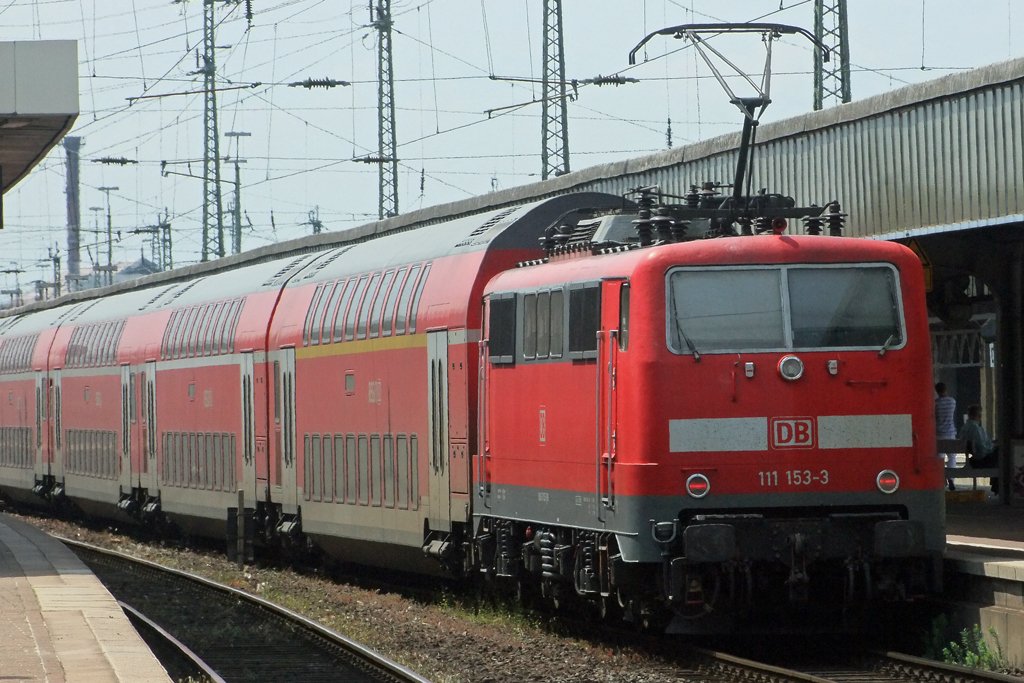 111 153-3 im Dortmunder Hauptbahnhof 6.6.2010