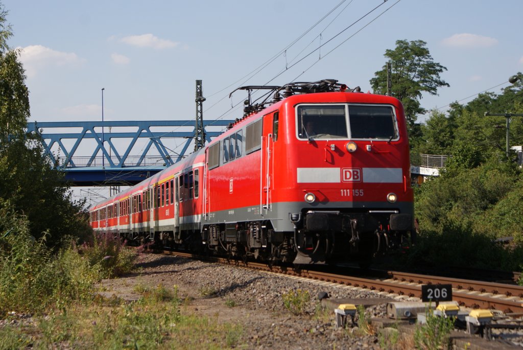 111 155 mit dem RE 1 nach Dsseldorf Hbf in Duisburg Groenbaum am 18.07.2010