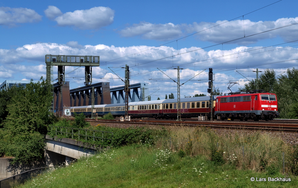 111 156 eilt am 12.08.12 mit IC 2417 von Flensburg nach K�ln am Haken �ber die S�derelbbr�cken dem Rheinland entgegen.
