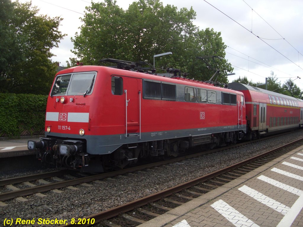 111 157-4 mit einem Regionalexpress im Bahnhof Leverkusen Mitte am 24.8.2010