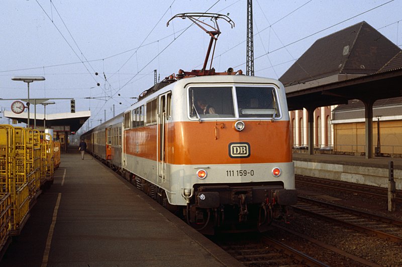 111 159-0 in den 80iger Jahren im Bf Hamm/Westf. 
