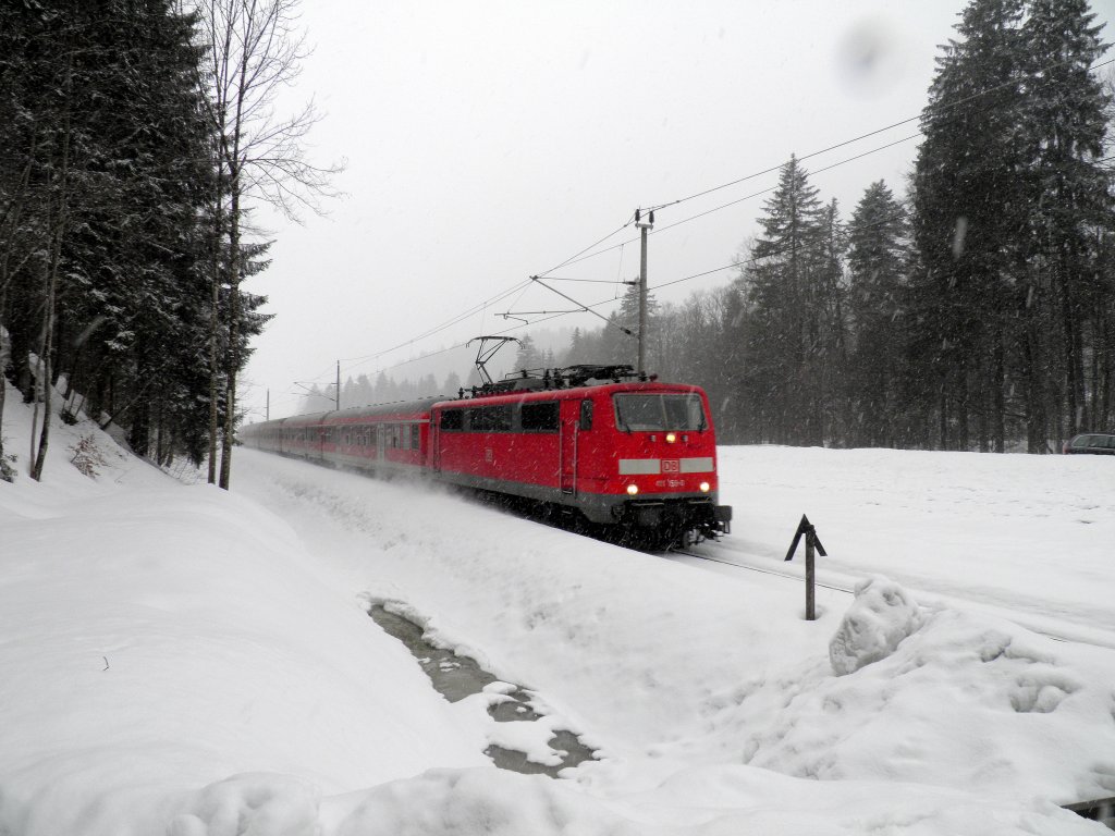 111 159-0 am 05.03. auf der Karwendelbahn kurz hinter Kaltenbrunn auf dem Weg nach Mittenwald.