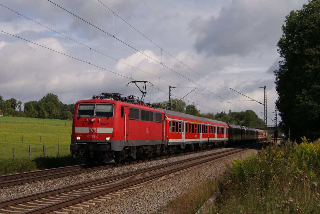 111 159-0 mit einem RegionalExpress in Grokarolinfeld am 13.08.2011