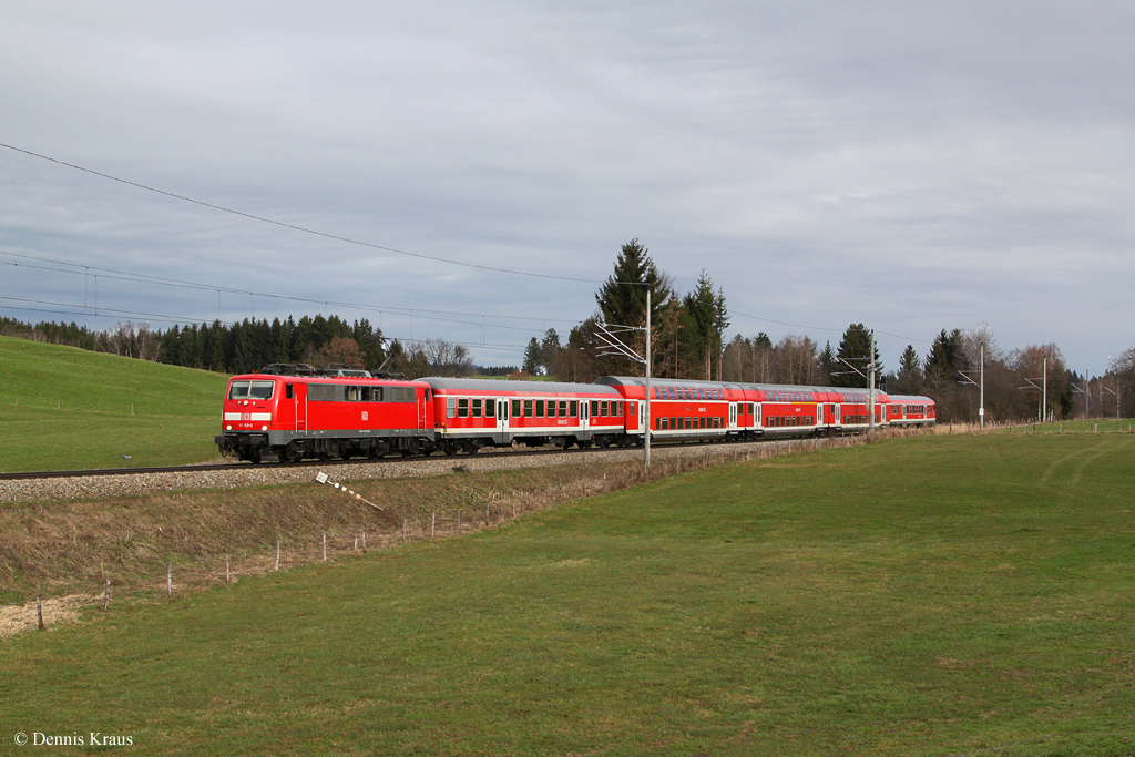 111 159 mit RB 59507 am 14.04.2013 bei Uffing.