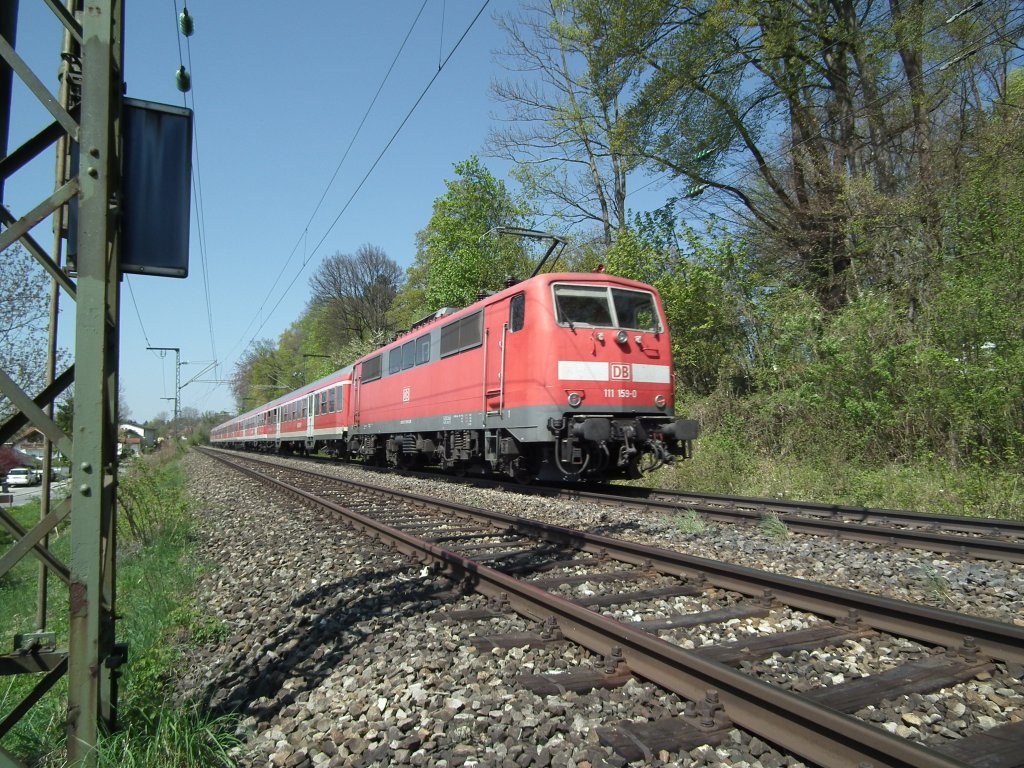 111 159 mit RB von Innsbruck nach Mnchen kurz vor Murnau.
