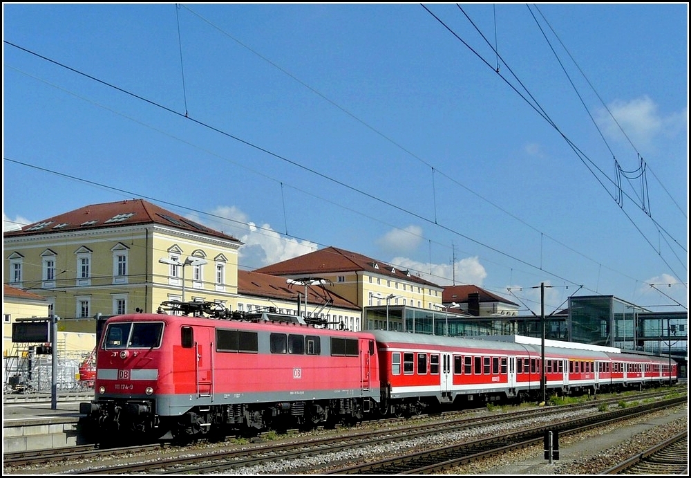 111 170-7 verlsst am 11.09.2010 den Bahnhof von Regensburg. (Jeanny)