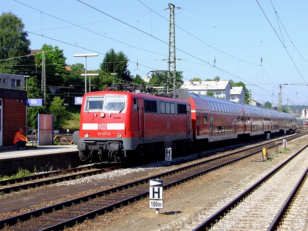 111 177-2 erreicht mit RE4647 Passau-Hbf;110716