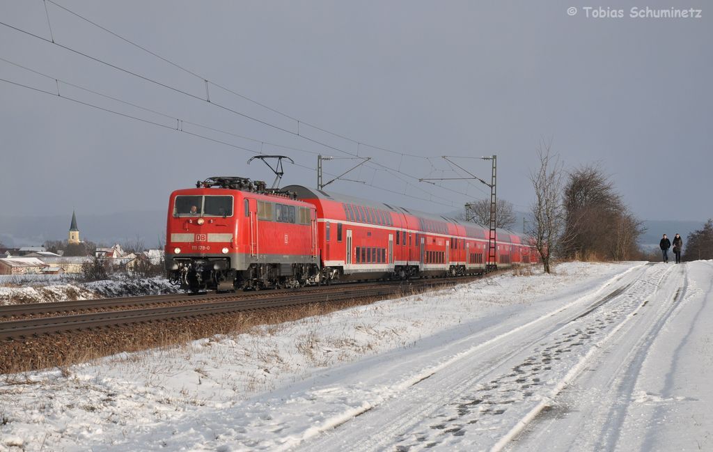 111 178 (91 80 6111 178-0 D-DB) mit RE4258 am 09.02.2013 bei Plling