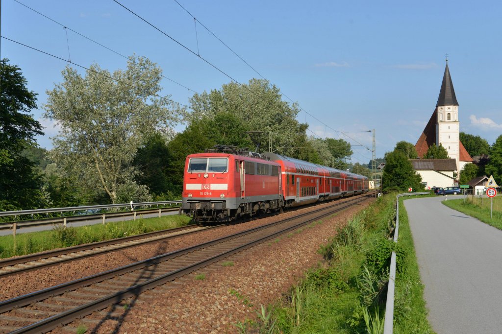 111 179 mit einem RE nach Nrnberg Hbf am 23.06.2012 unterwegs bei Hausbach.