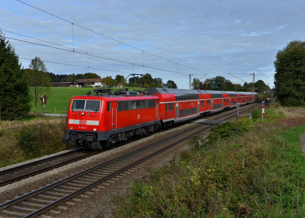 111 181 mit einem RE nach Salzburg am 13.10.2012 unterwegs am B Vogl.