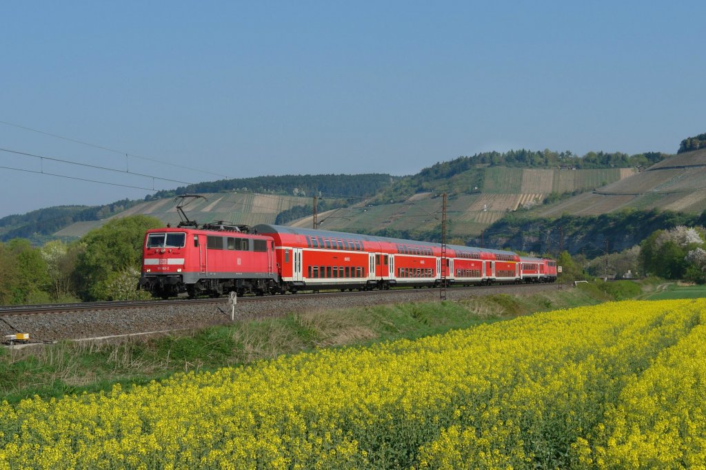 111 182 mit einem RE nach W�rzburg Hbf am 19.04.2011 unterwegs bei Himmelstadt.