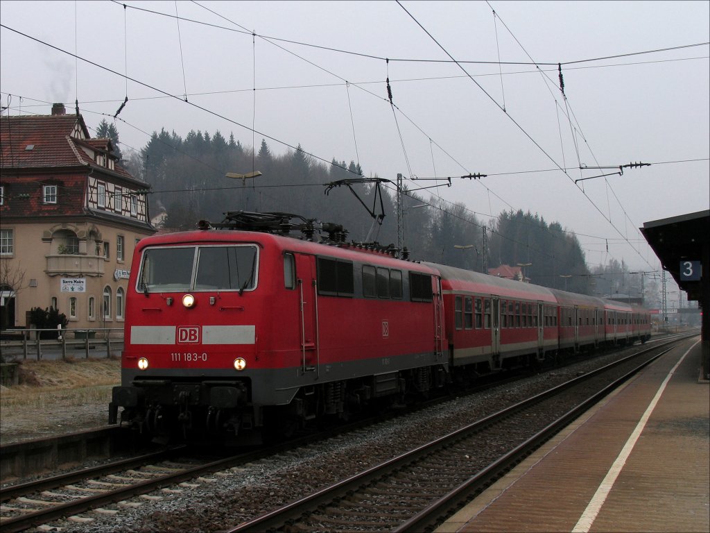 111 183 mit RB 34197 nach Lichtenfels; Kronach, 22.12.2007
