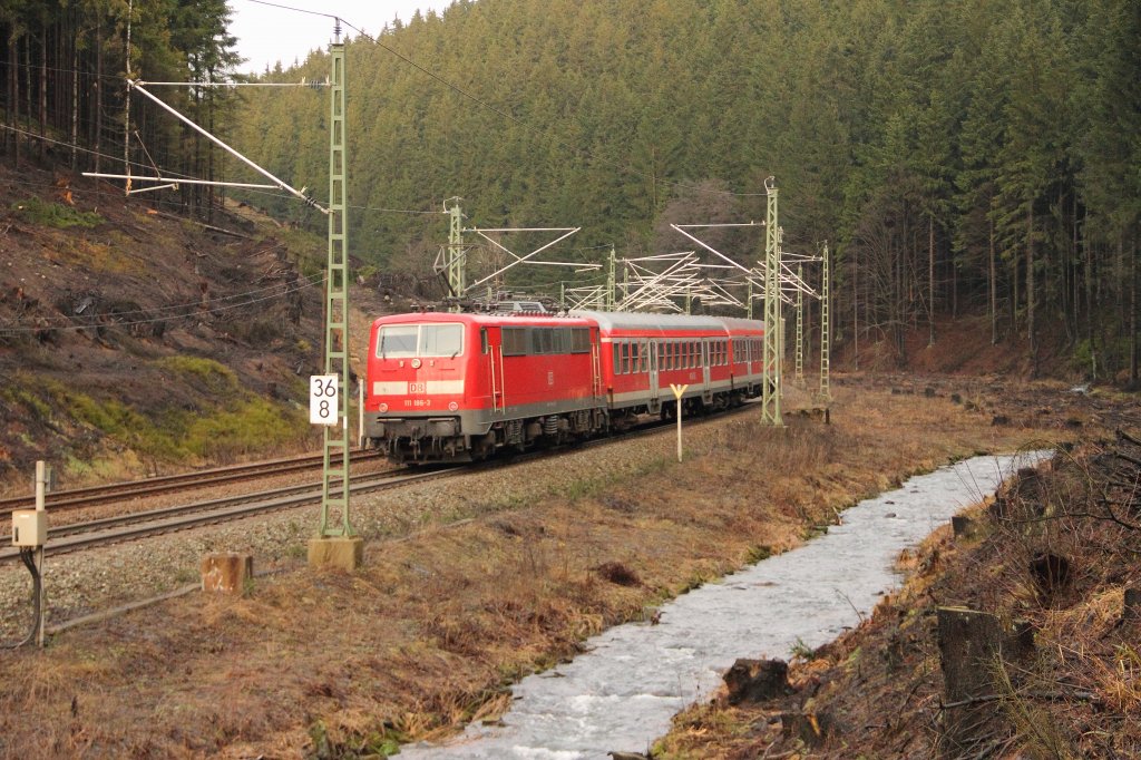 111 186-3 DB bei Frtschendorf am 07.01.2013.