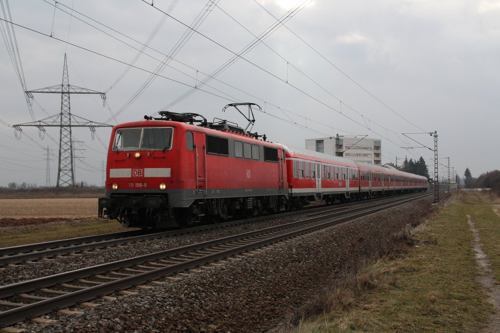 111 198 mit RE von Mannheim Hbf nach Frankfurt(Main)Hbf.Am 20.02.10 in Lampertheim.