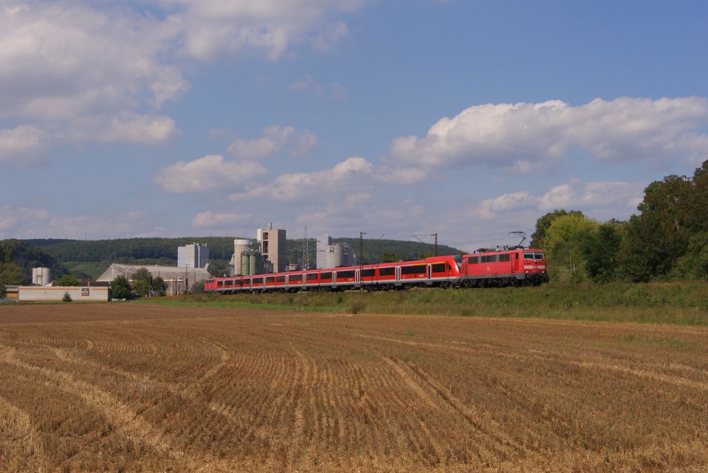 111 1xx-3 + 111 212-7 mit einem RE nach Wrzburg Hbf in Karlstadt am Main am 17.08.2011