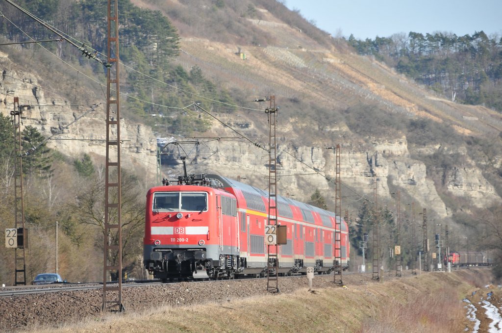 111 200 am 09.03.10 mit RE 4617 Frankfurt-W�rzburg bei Karlstadt/Main