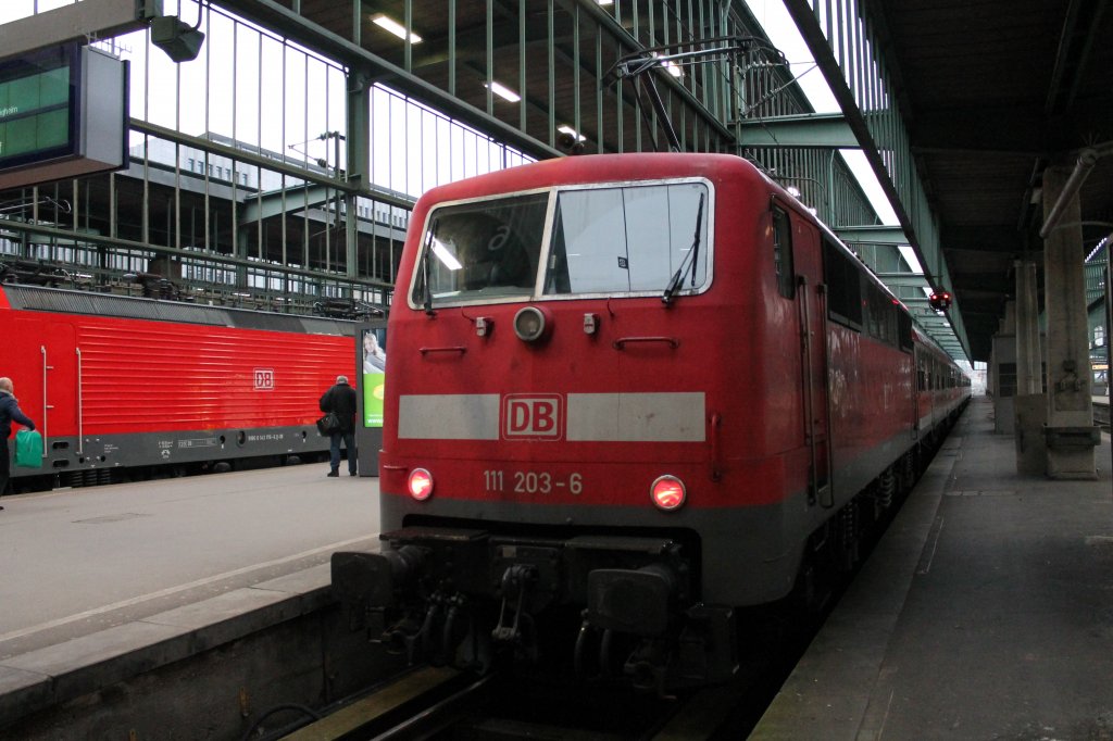 111 203-6 mit Regio in Stuttgart Hbf. (01.03.2013)