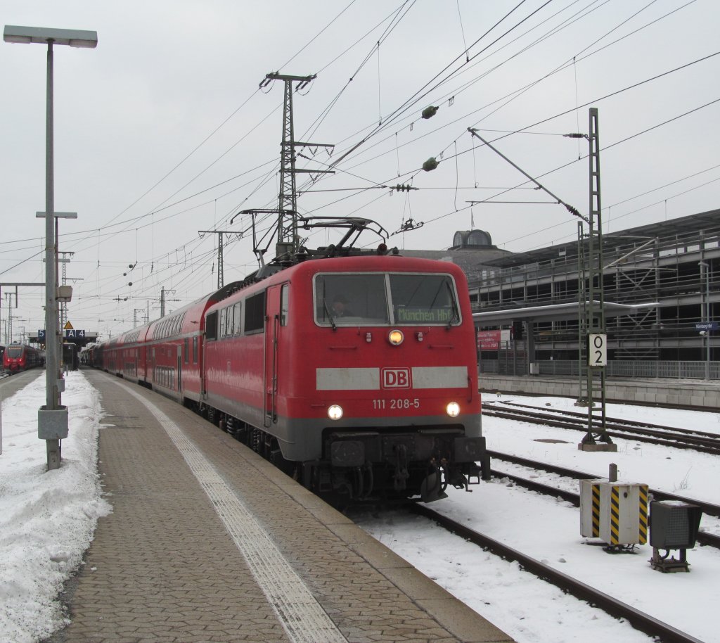 111 208-5 steht am 26. Januar 2013 mit einem RE nach Mnchen Hbf im Nrnberger Hbf.