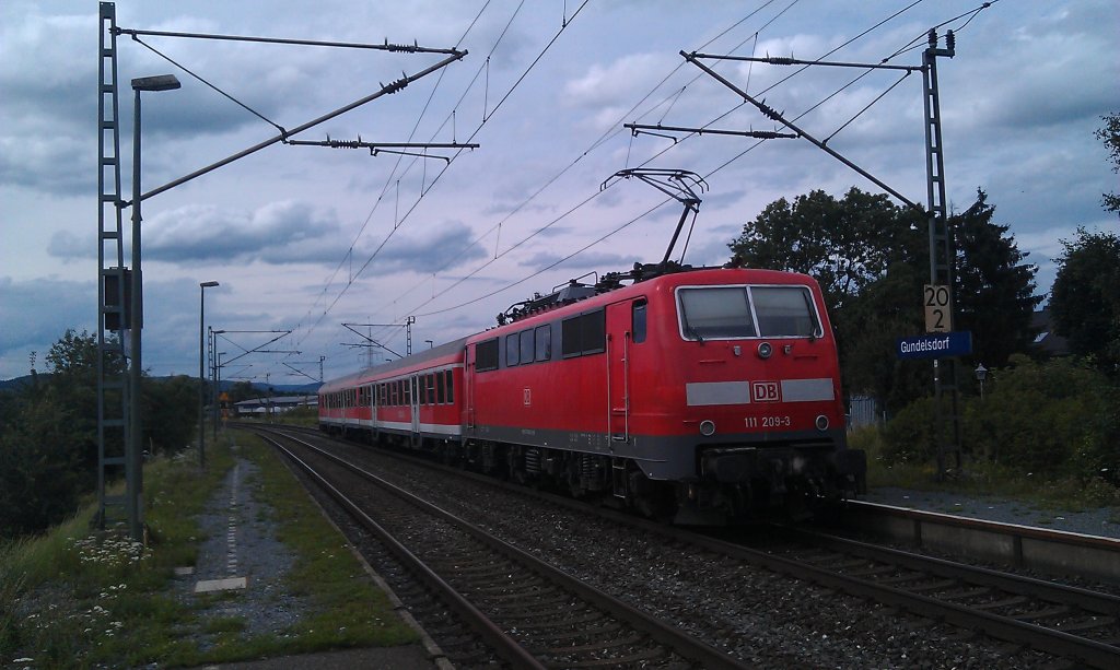 111 209-3 mit einer gedrehten RB am 11.07.2012 in Gundelsdorf. 