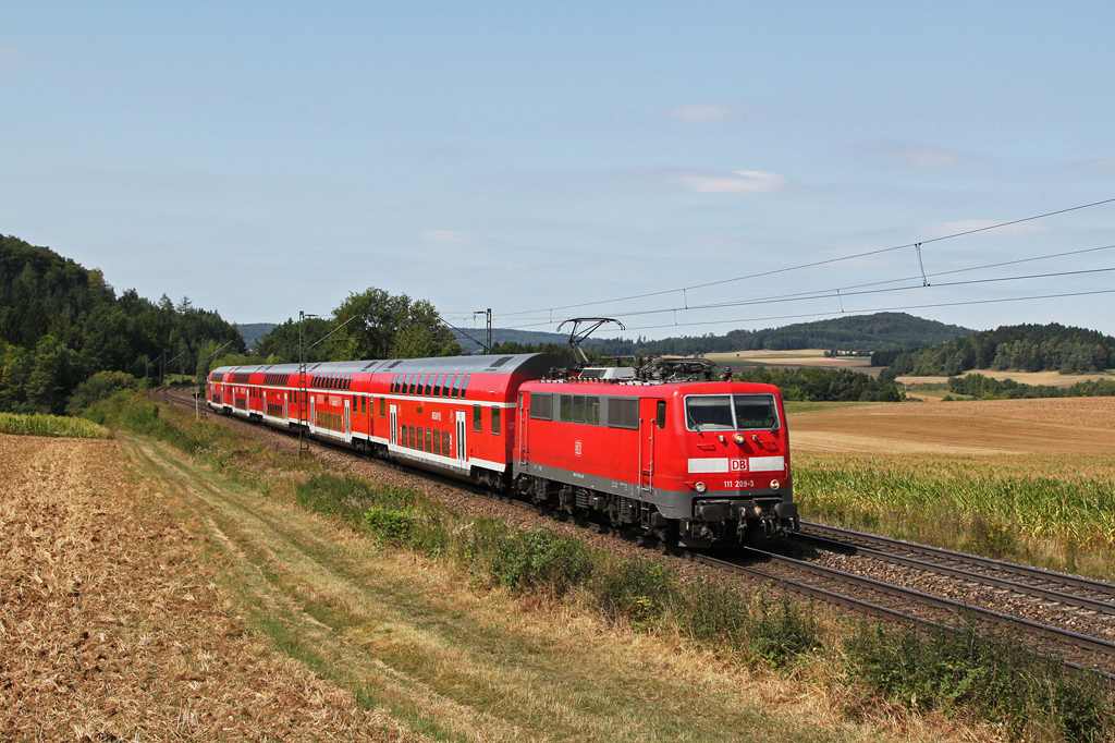 111 209 mit RE 4259 am 23.08.2012 bei Darshofen.