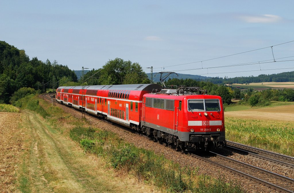 111 209 mit RE 4259 vor Parsberg (23.08.2012)