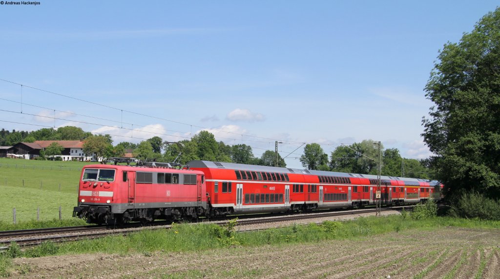 111 211-9 mit dem RE 79015 (Mnchen Hbf-Rosenheim) bei Vogl 28.5.13