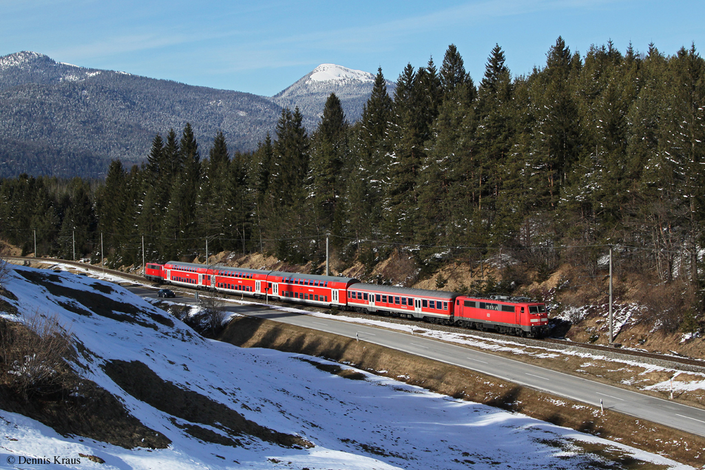 111 211 mit RB 59515 am 16.03.2013 bei Klais.