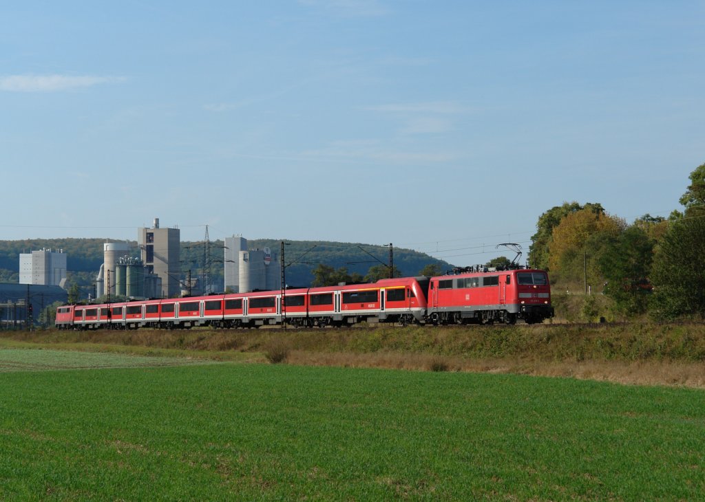 111 219 mit einem RE nach Wrzburg am 24.09.2011 bei Karlstadt.
