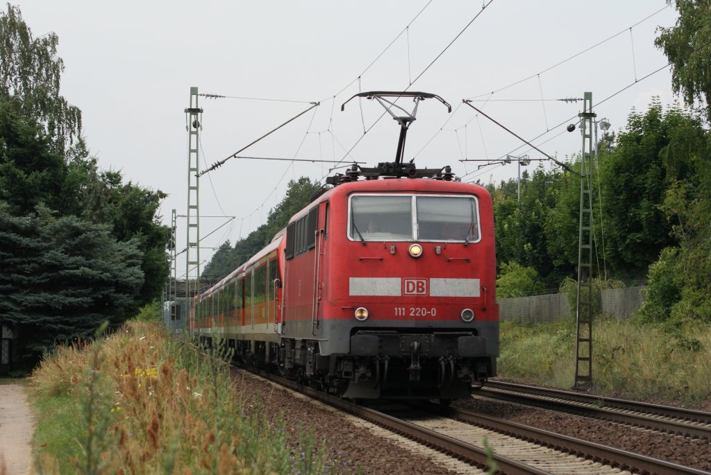 111 220-0 + 111 221-8 mit einem RE nach W�rzburg Hbf in Dettingen am 03.07.09