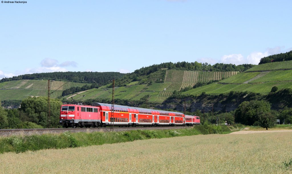 111 223-4 und *** mit dem RE 4607 (Frankfurt(Main)Hbf-Wrzburg Hbf) bei Himmelstadt 24.6.11