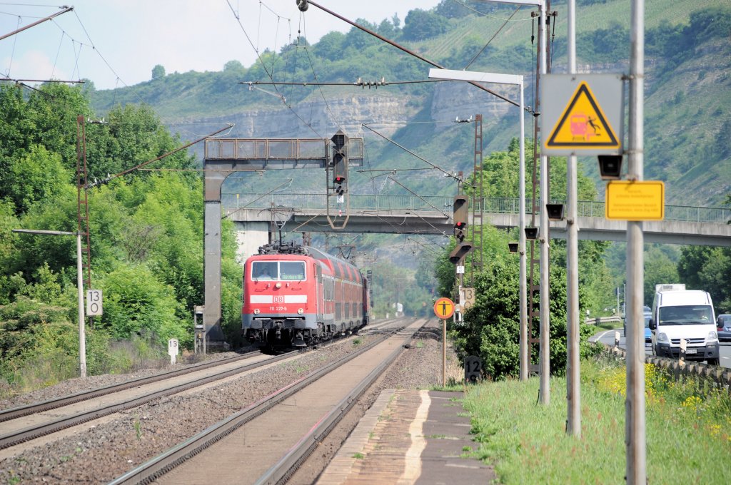 111 227 & 201 am 23.06.10 mit RE 4607 in Th�ngersheim
