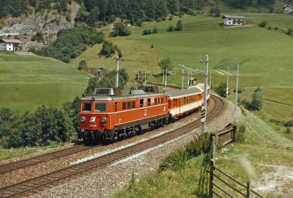 1110.522 fhrt mit R-5217 in der Jodoker-Schleife im Juli 85 Richtung Brenner