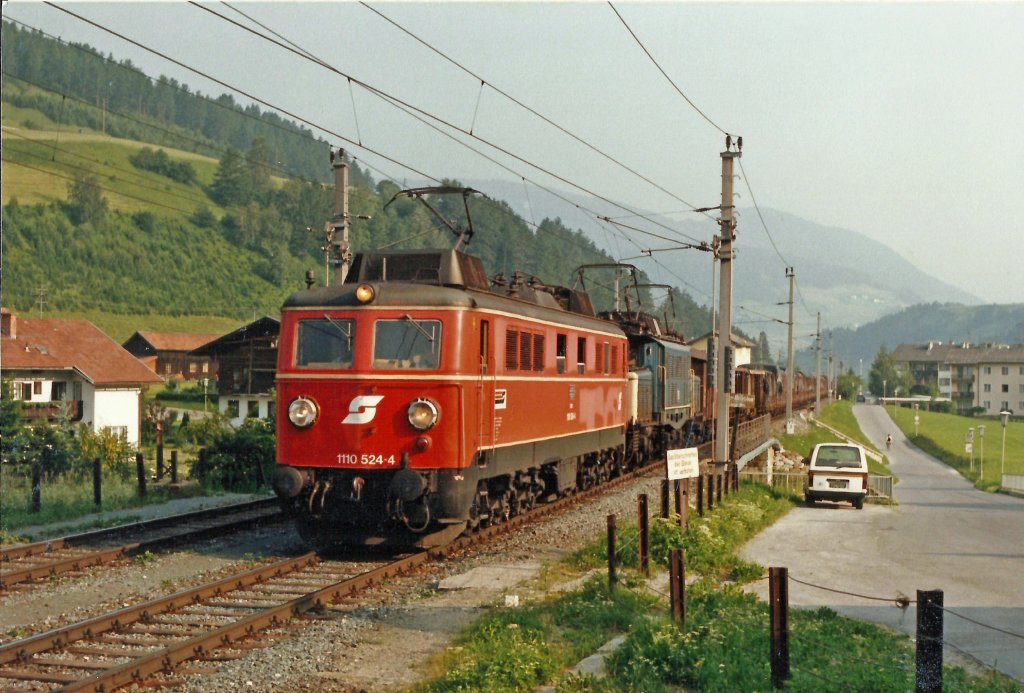1110.524+DB 194.178 mit G-44881 kurz vor Stainach/Br. am 7.7.1987