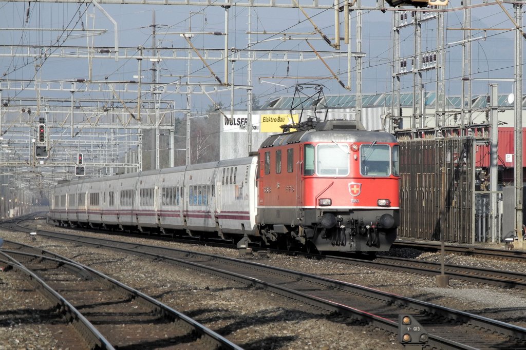 11153 am 09.03.11 mit dem Nachzug Barcelona-Zrich in Lenzburg