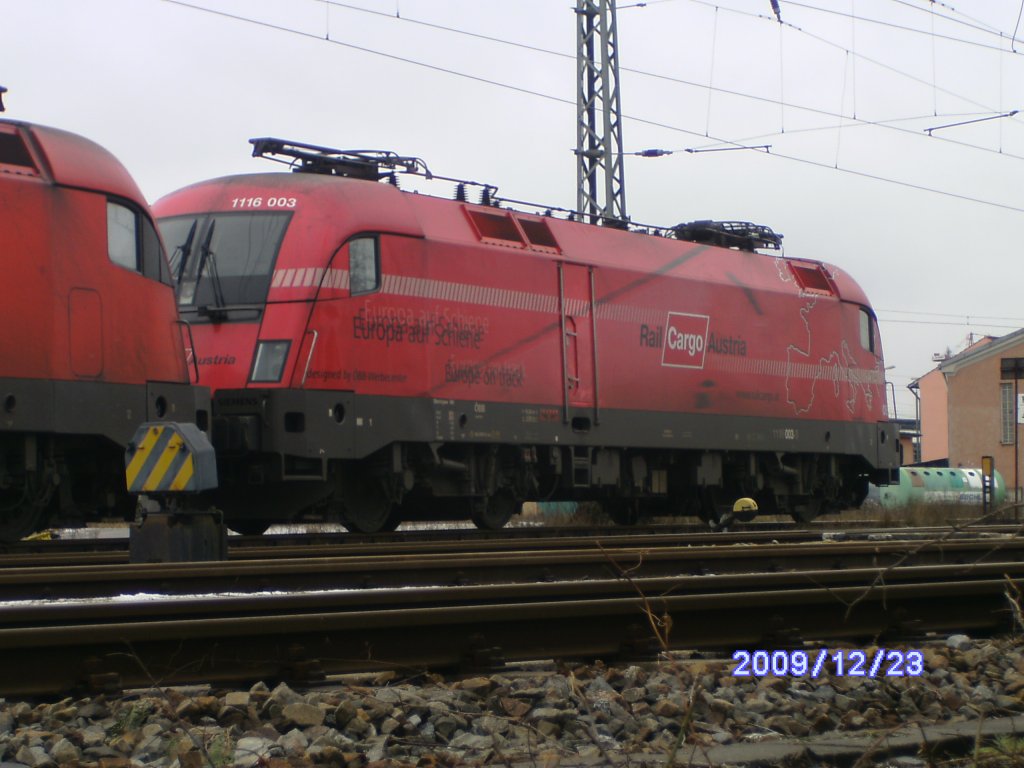 1116 003 der BB stand am 23.12.2009 in MIN abgebgelt.(Aufnahme entstand von einer ffentlichen Strae)