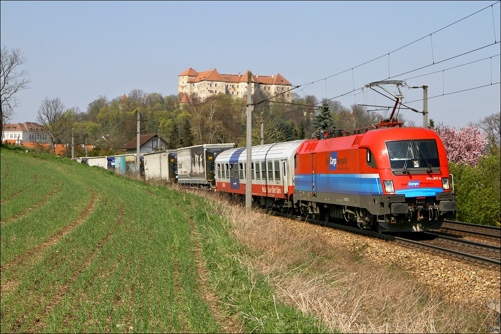 1116 017 MAV Cargo Hungaria fhrt mit RoLa 41311 von Wels nach Hegyeshalom.
Hofstatt 17.04.2010